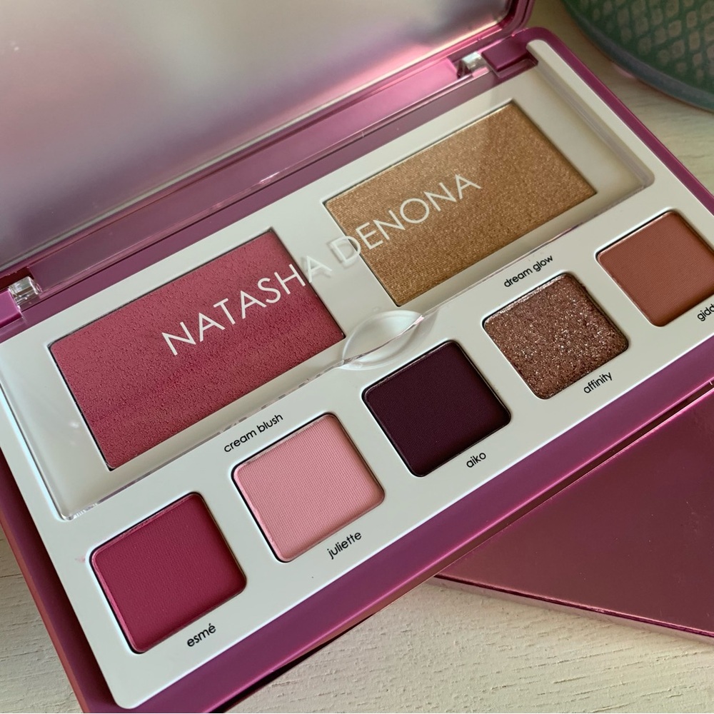 NATASHA DENONA LOVE FACE PALETTE
EYE & CHEEK ESSENTIAL